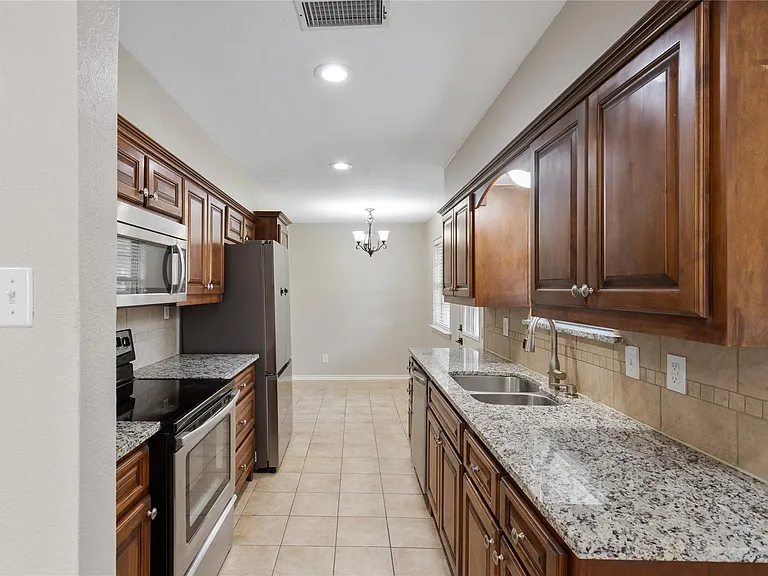 614 Cambridge Dr — Photo 15