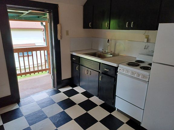 5th image of 627 N Pine St APT 2