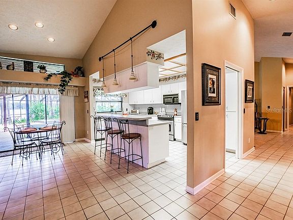 5th image of 6017 Hammock Woods Dr