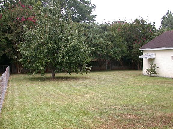 3rd image of 413 Kirksey Dr W