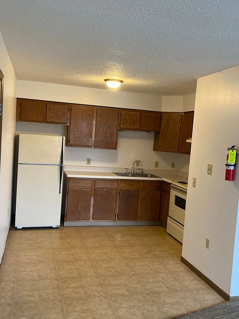 Hillcrest Apts — Photo 2