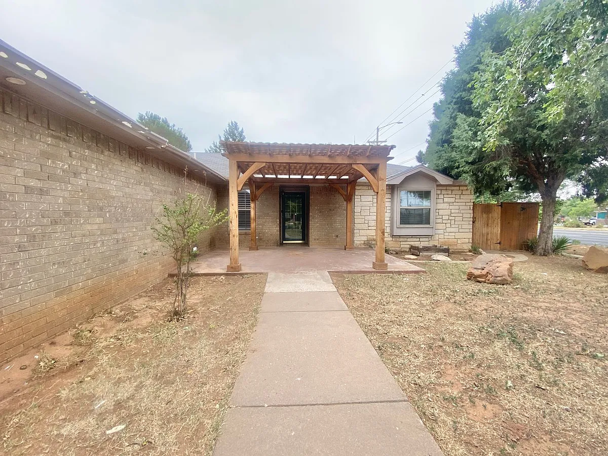 Building Photo - 2415 93rd St