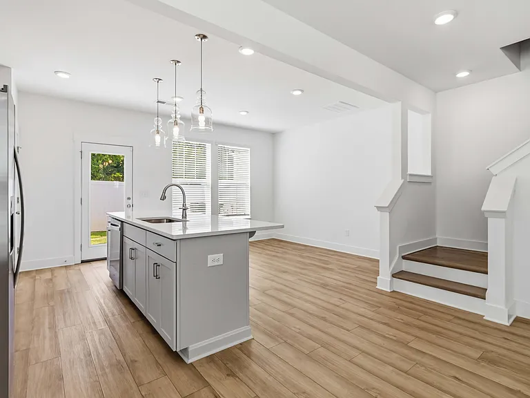 105 Cobden Ct — Photo 19