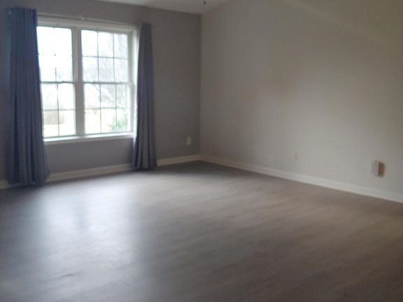4th image of 207 Stephanie Ave