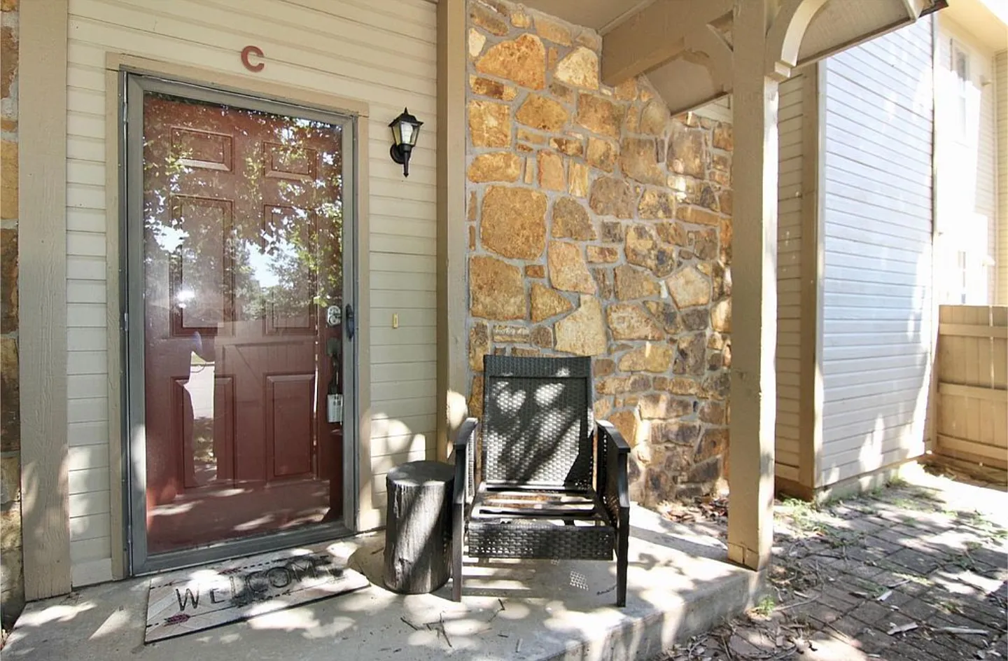 9113 S Urbana Ave — Photo 1