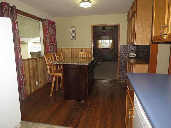 photo 5 kitchen eat in