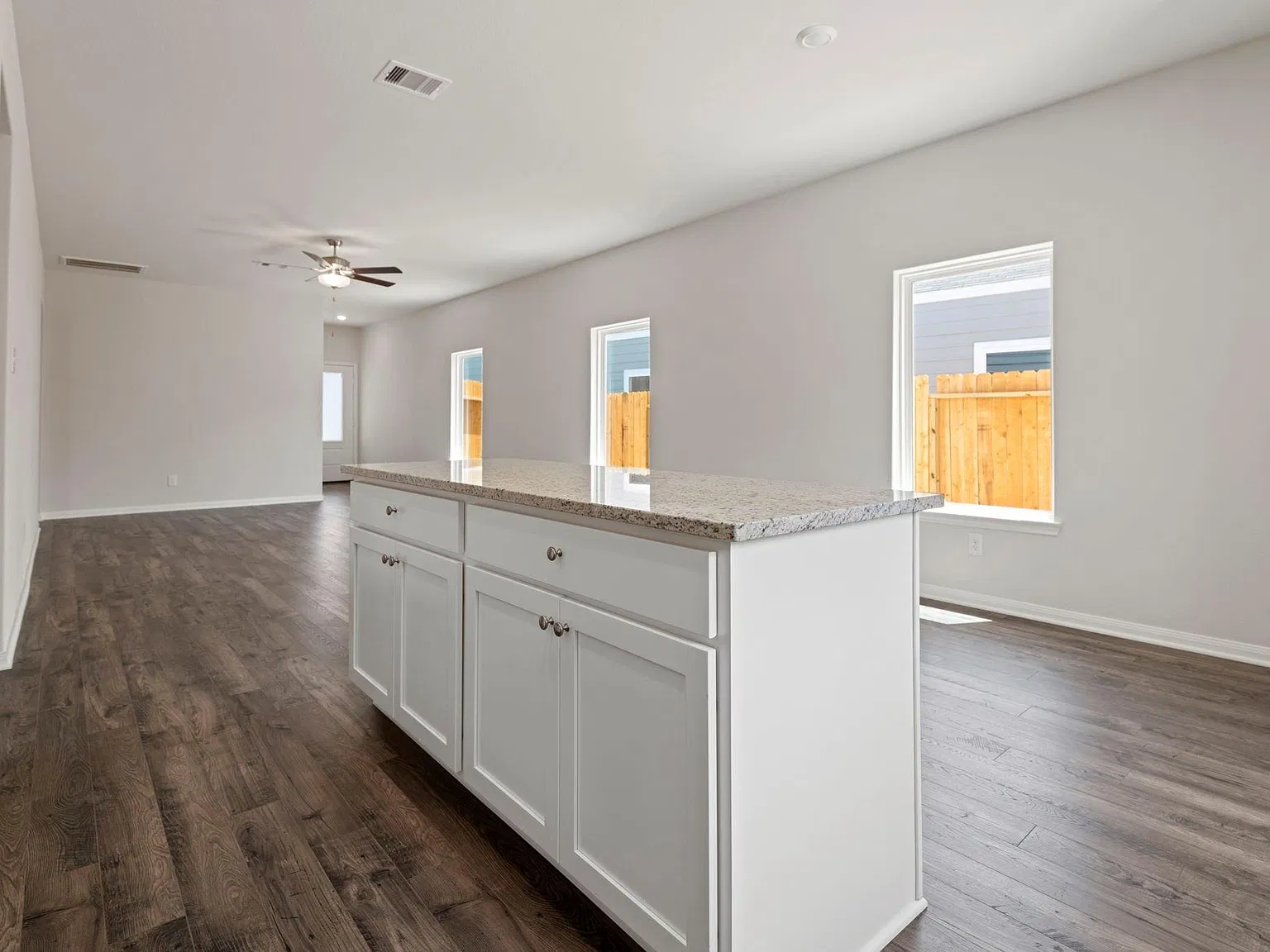 4 bed, 2.0 bath, 1506 sqft, $2,255 — Photo 3