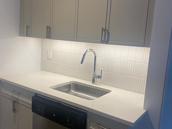 4th image of 50 W 34th St APT 14A14