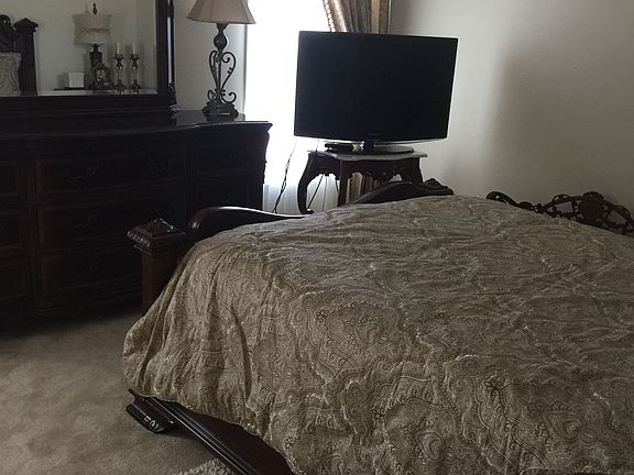 Upstairs bedroom (#2)