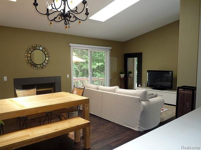 2nd image of 30464 Sunderland Dr