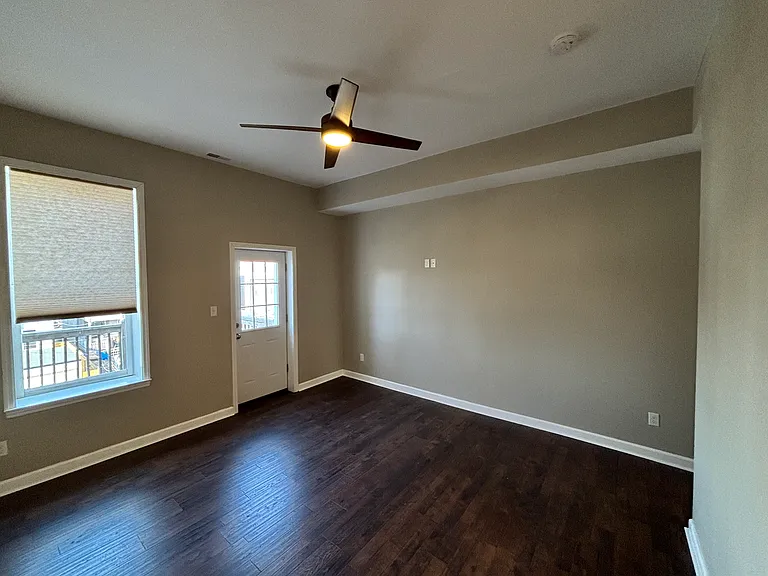 2253 Indiana Ave — Photo 33