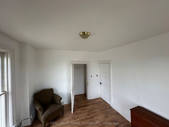 3rd image of 23 Glenelg St W
