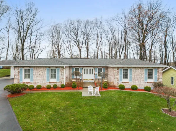 585 Sequoia Ln, Vestal, NY 13850