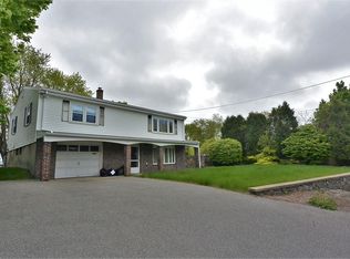 14 Crowdis St, Salem, MA 01970