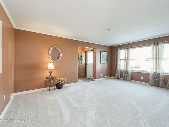 3rd image of 10 E Lincoln Ave