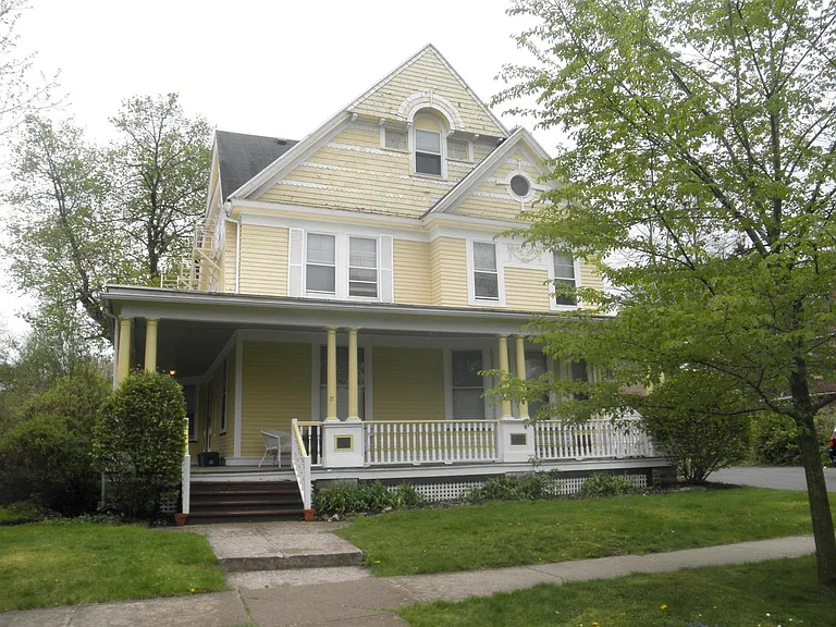 27 Reservoir Ave — Photo 1