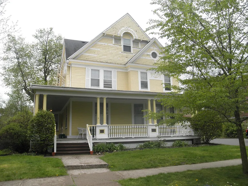 27 Reservoir Ave