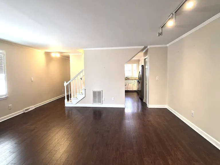 900 N Main St #19 — Photo 7