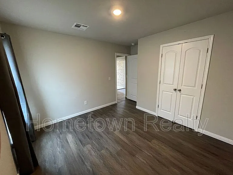 1712 Vermilion Ln — Photo 24