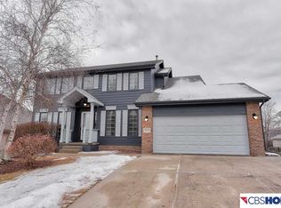 2009 Dana Ln, Papillion, NE 68133
