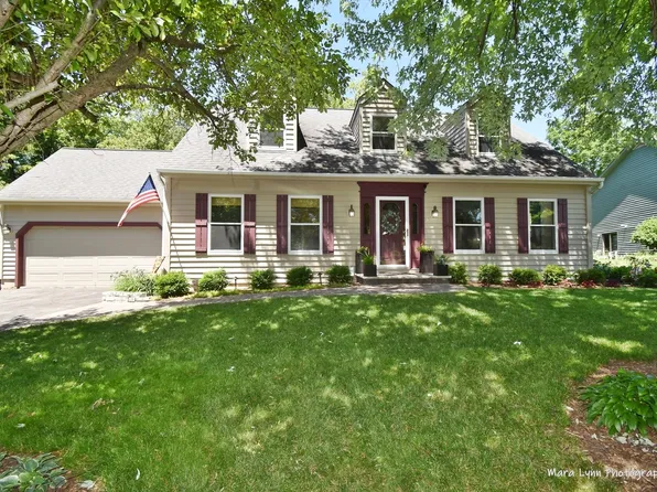 5N850 Ravine Dr, St Charles, IL 60175