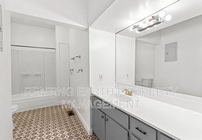4732 Court S — Photo 16