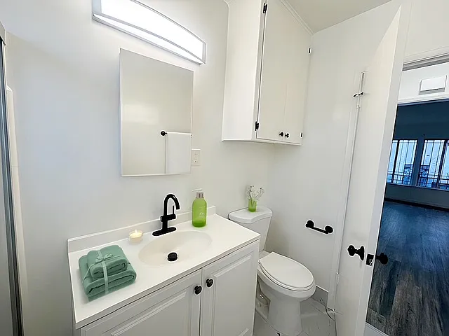 1433 N Detroit St #6 — Photo 5