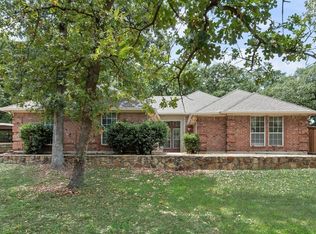 1022 Oak Tree Dr, Fort Worth, TX 76140