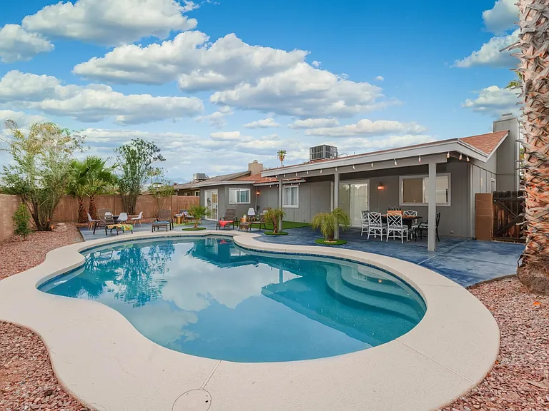 6915 E Sandra Ter — Photo 34