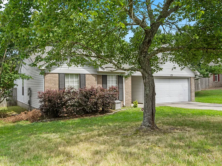 13 Holly Brook Cv — Photo 2