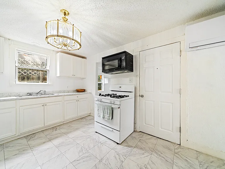 2245 Comanche St #A — Photo 8