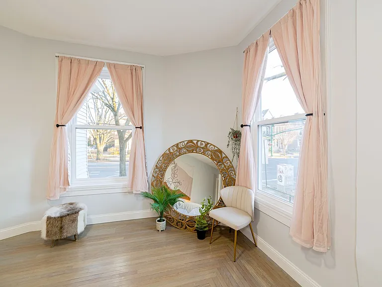 584 Orange Street — Photo 38