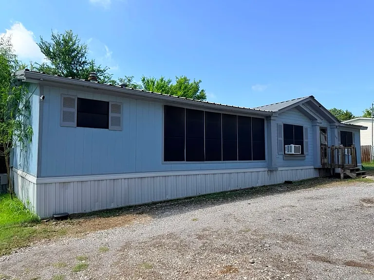 7415 Remington Rd — Photo 2