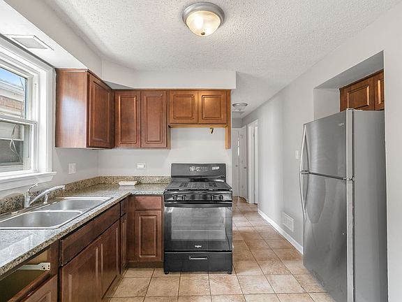 4th image of 7216 S Central Park Ave