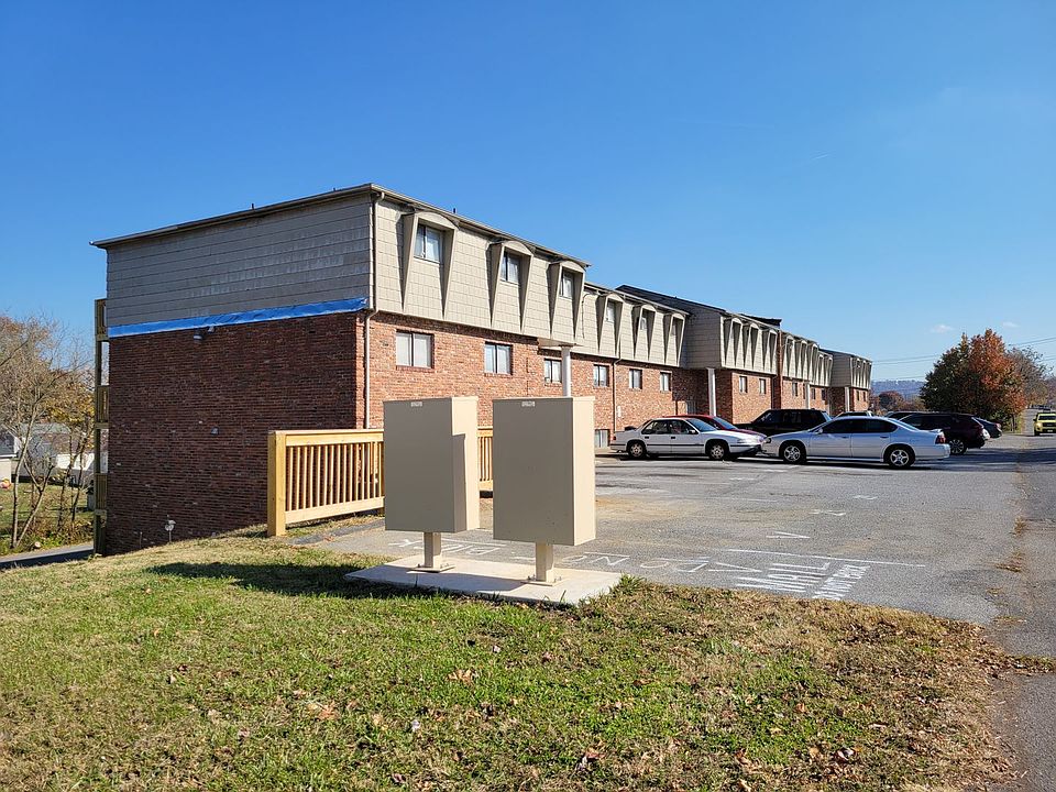 1st image of 1360 Holyoke St #23