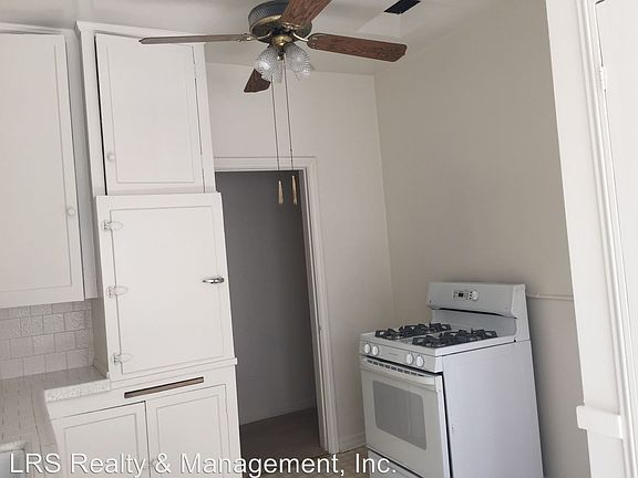 3rd image of 326 1/2 N Curson Ave