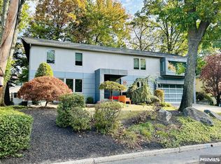 35 Egan Pl, Englewood Cliffs, NJ 07632
