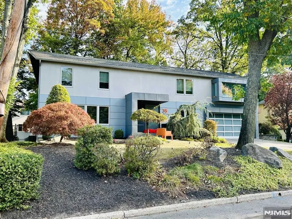 35 Egan Pl, Englewood Cliffs, NJ 07632