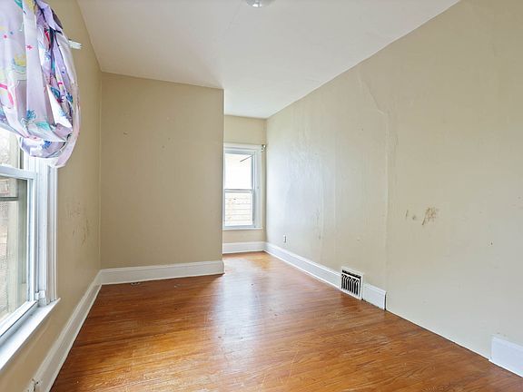 2nd image of 926 N Porter St #1F