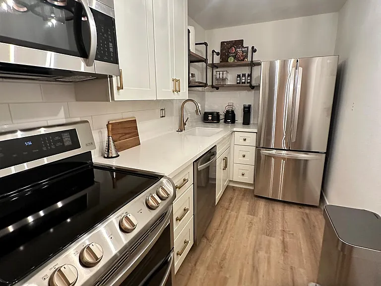 685 N Ashurst Ct #213 — Photo 13