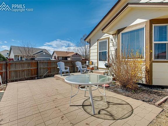 Large concrete patio for enjoying the beautiful Colorado outdoors!