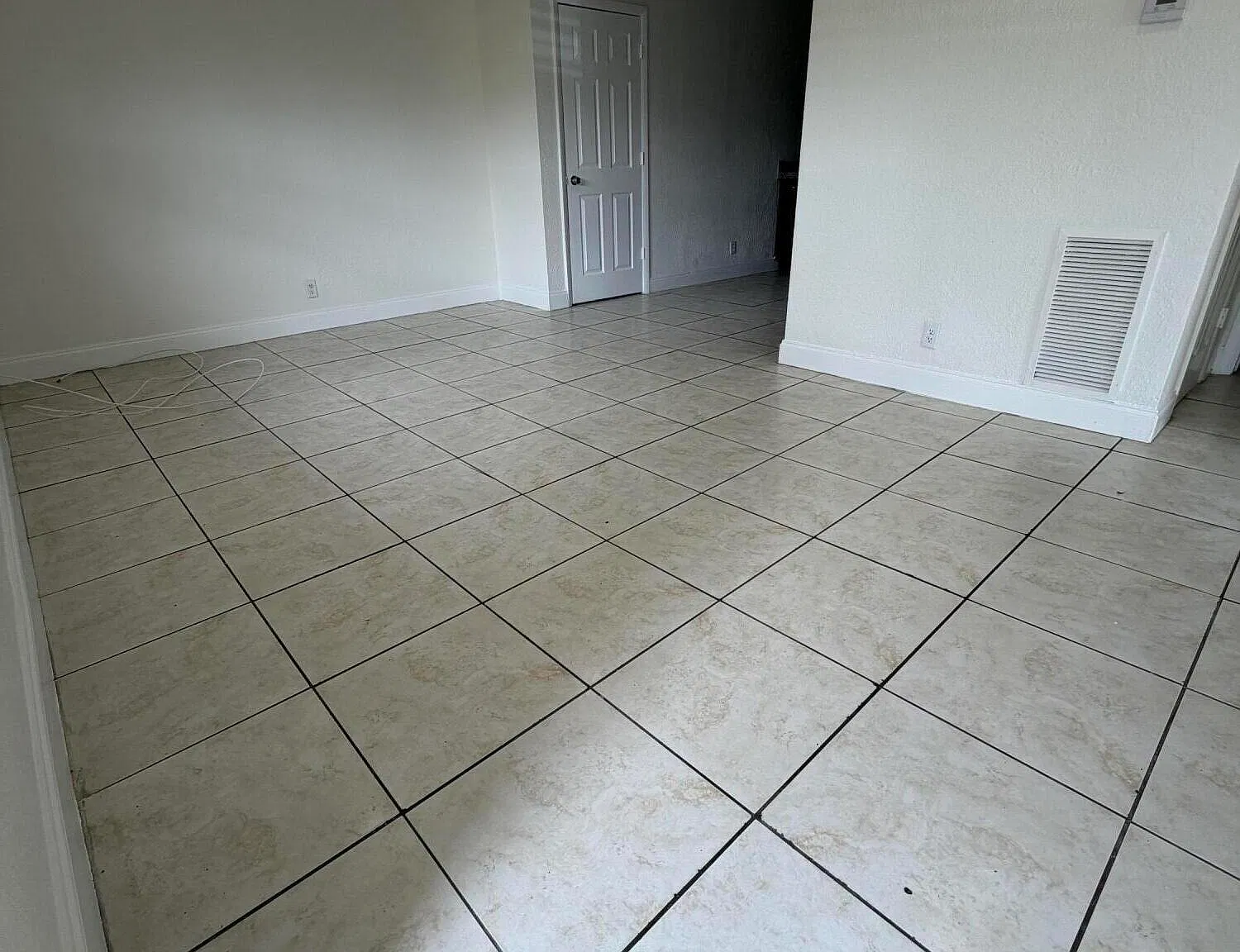 2 bed, 1.0 bath, 1512 sqft, $2,300 — Photo 1