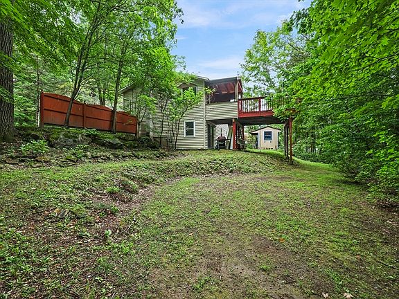 5th image of 225 Brown St