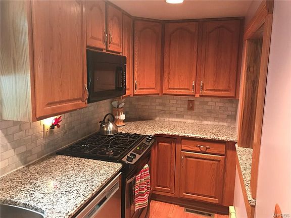 3rd image of 18 Oakwood Ave