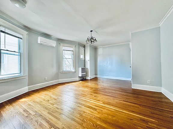 5th image of 109 Dwight St APT 4