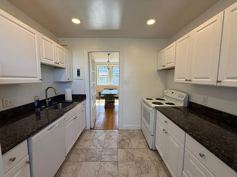 New King Edward Apartments — Photo 441