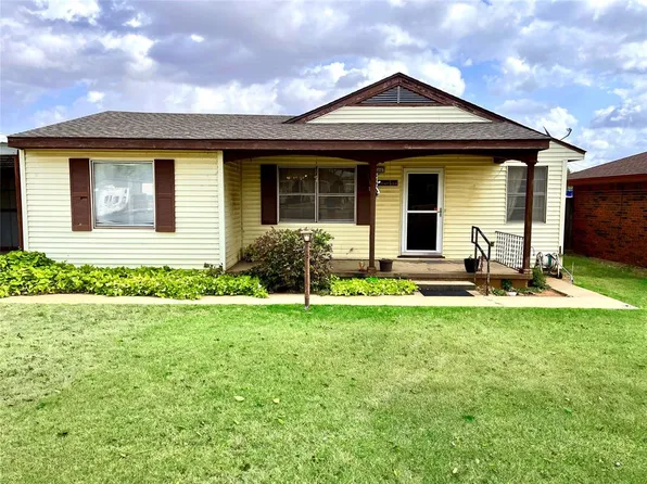 506 N Wolfley St, Elk City, OK 73644