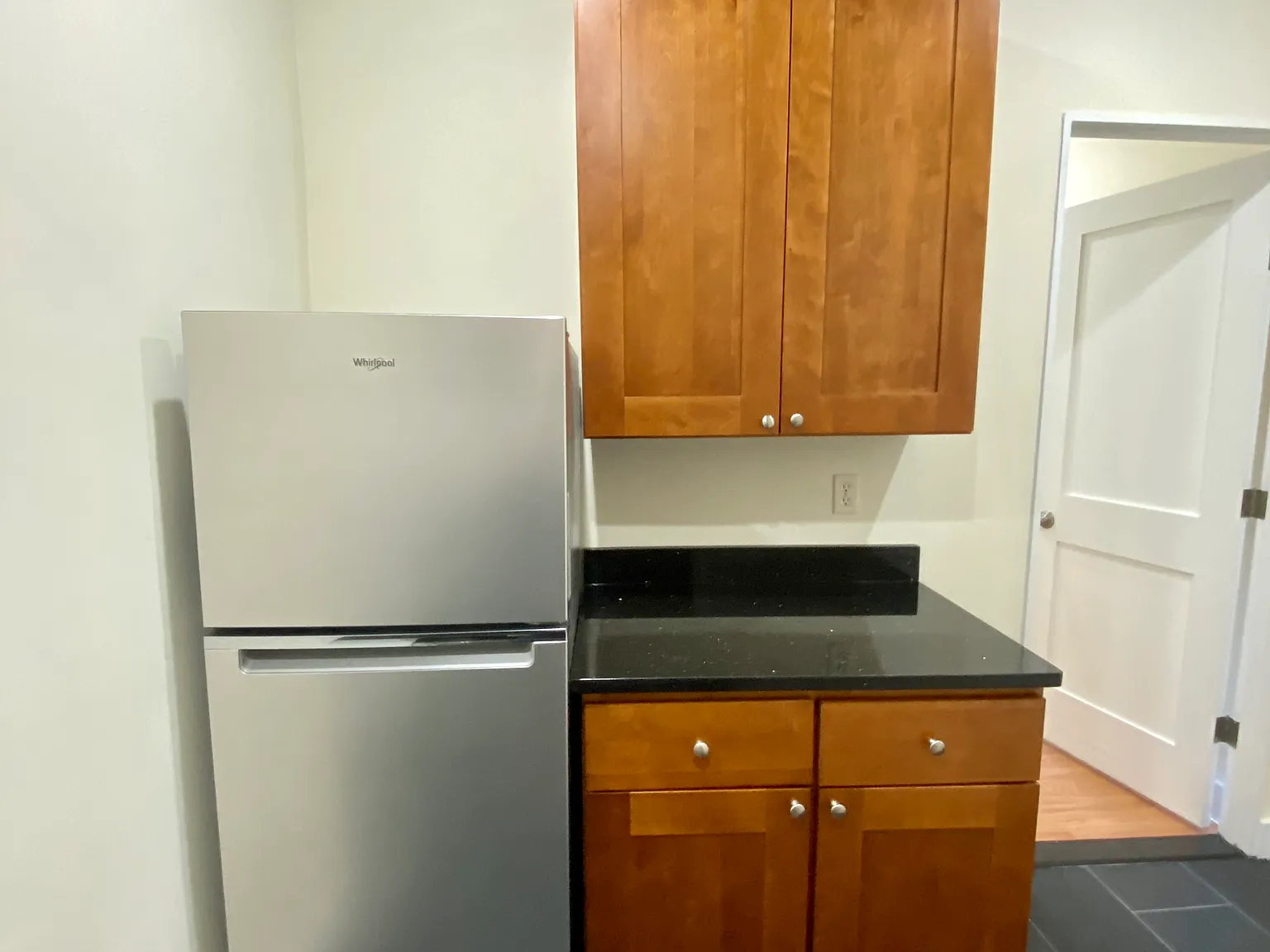 2 bed, 999 sqft, $3,500 — Photo 2