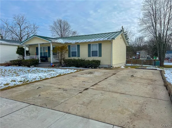 30 Case Ave, Auburn, NY 13021