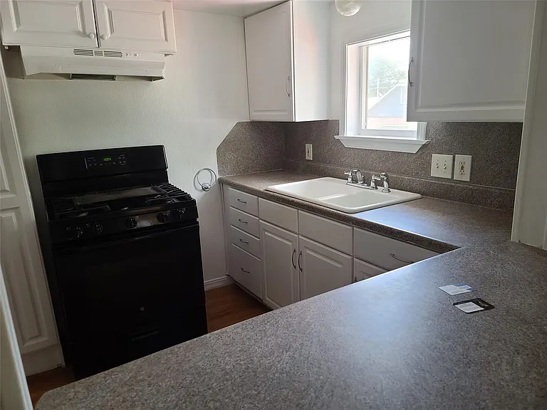 410 N Avenue D — Photo 9